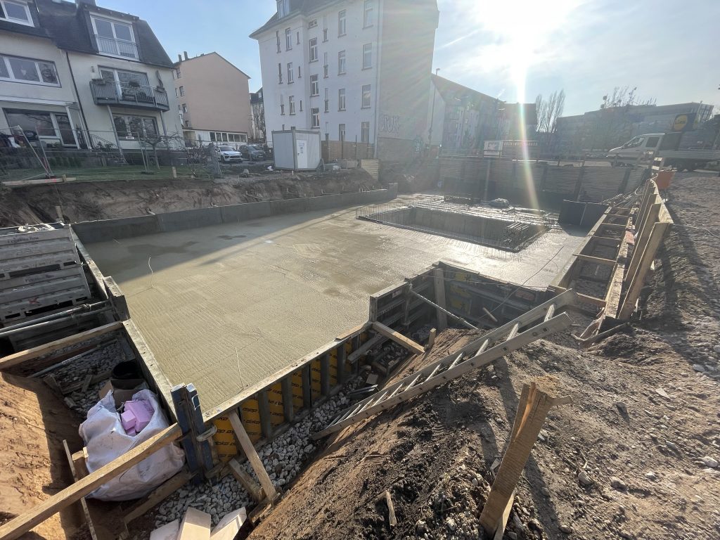 Neubau eines Mehrfamilienhauses mit Tiefgarage, Frankfurt-Rödelheim