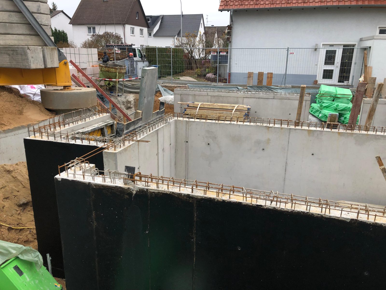 Baustelle Neubau eines Mehrfamilienhauses mit 10 Wohneinheiten und Tiefgarage, Griesheim bei Darmstadt