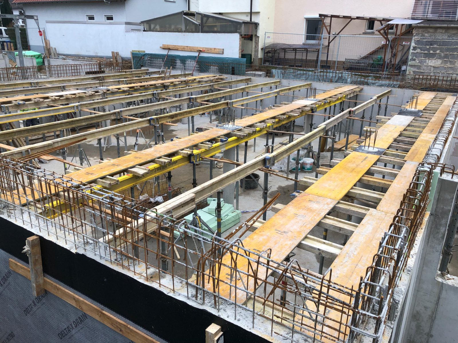 Baustelle Neubau eines Mehrfamilienhauses mit 10 Wohneinheiten und Tiefgarage, Griesheim bei Darmstadt