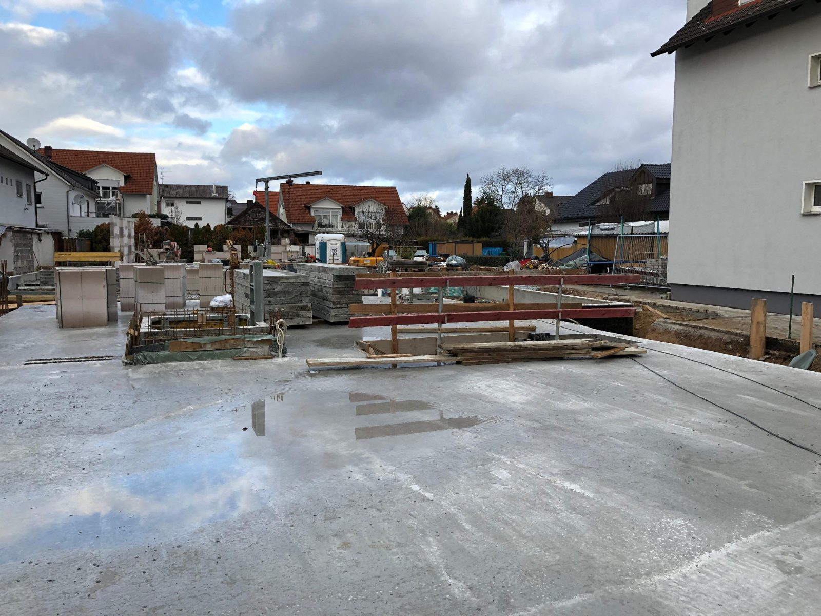 Baustelle Neubau eines Mehrfamilienhauses mit 10 Wohneinheiten und Tiefgarage, Griesheim bei Darmstadt