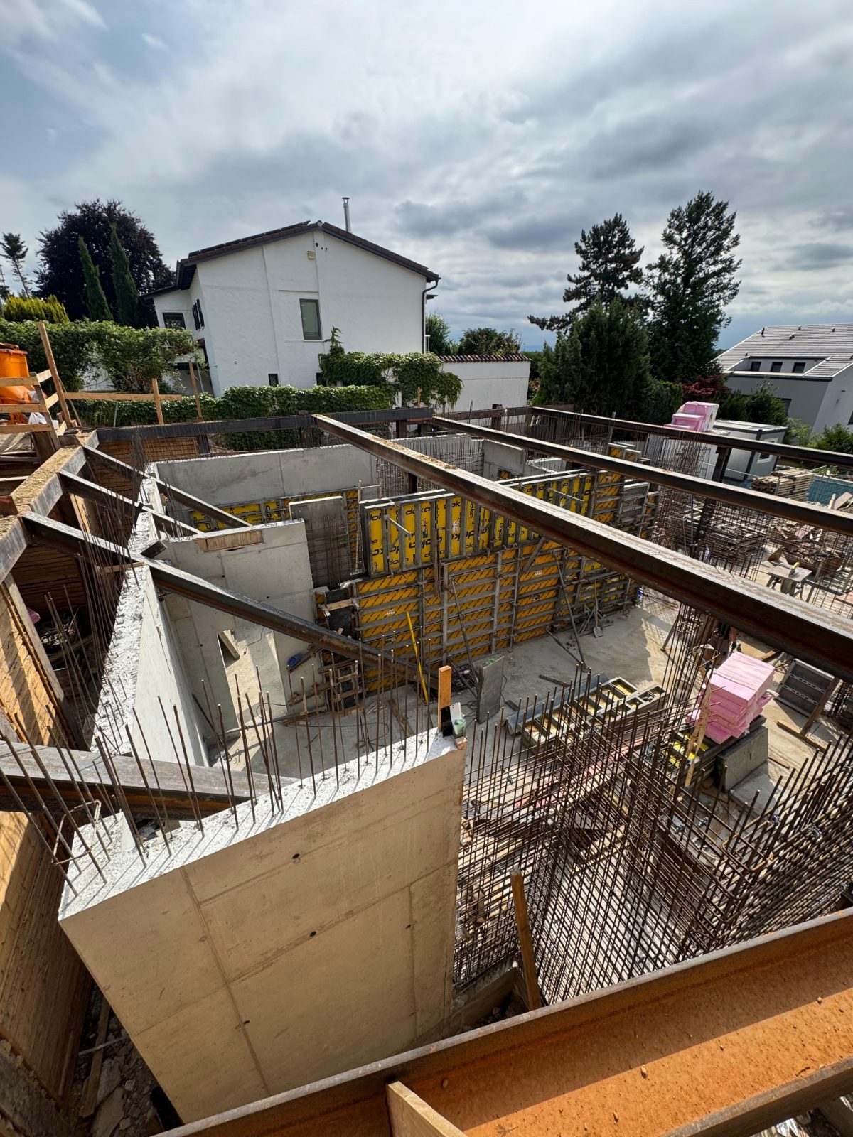 Kellerwände in Hanglage, Zweifamilienhaus Frankfurt-Bergen-Enkheim